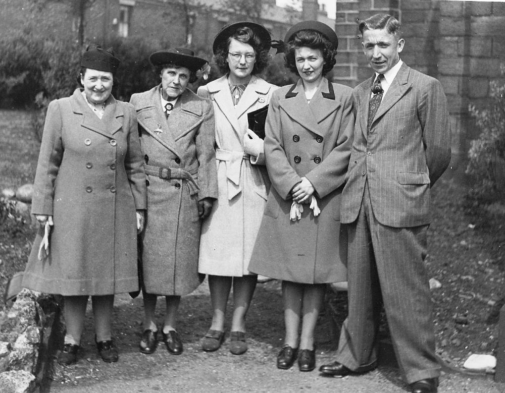 Mum and Dad Doreen and Alan Hankin's Wedding 28th May 1947 Guests