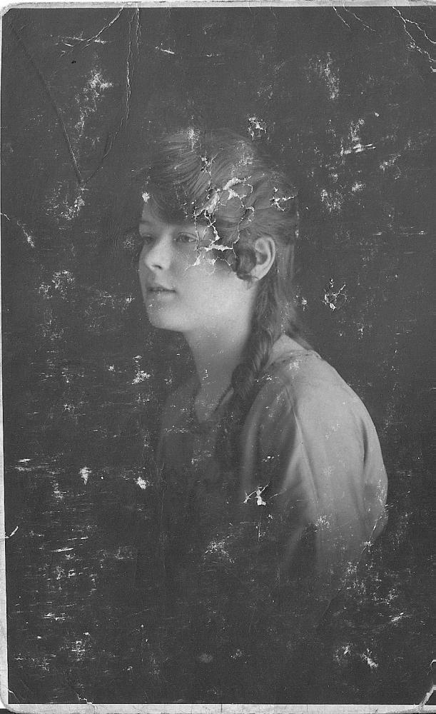 Florence Molyneux - Linney St, Scholes in her teens - My Grandma Florence Molyneux - Linney St, Scholes in her teens - My Grandma