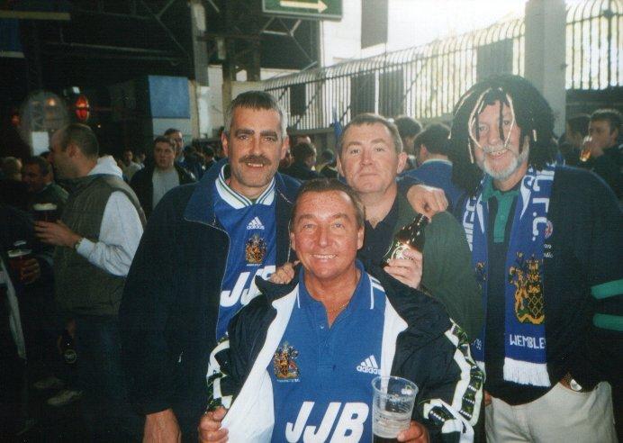 Phil, Kevin, (Owen,doing is rudd gullit routine) & Alan showing off his new t-shirt.