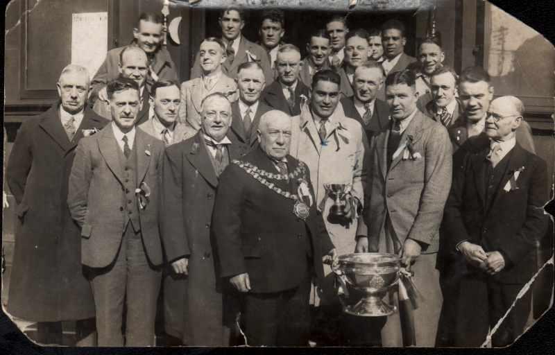 Team with Mayor of Wigan, 1934. Team with Mayor of Wigan, 1934.