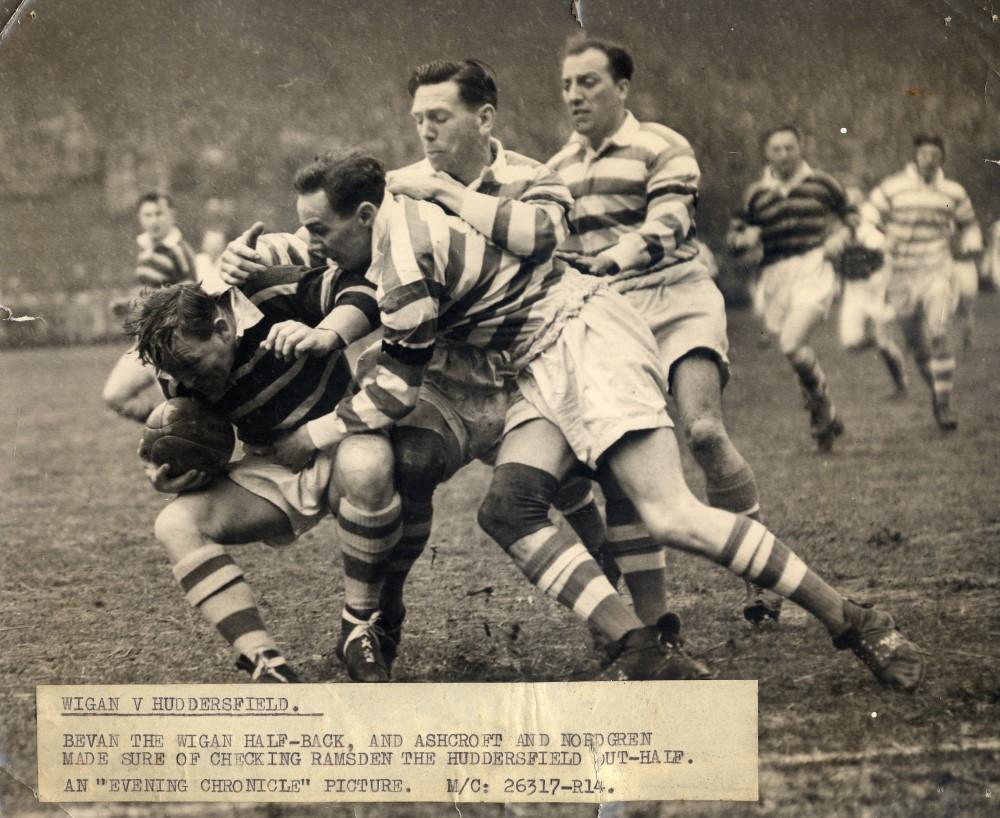 Wigan v Huddersfield Semi Final at Odsal 28-3-53 Action2