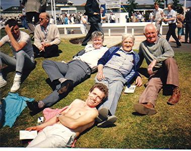 OAK TREE (bell green lane) PUNTERS CLUB