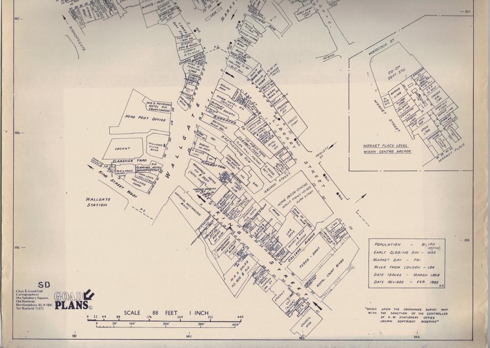 A TOWN CENTRE MAP SHOWING NAMED SHOPS 1983   (4)