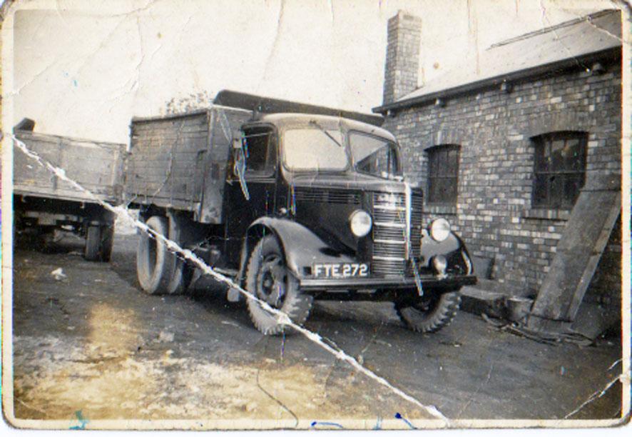 Albert Ormshaw's garage. Albert Ormshaw's garage.