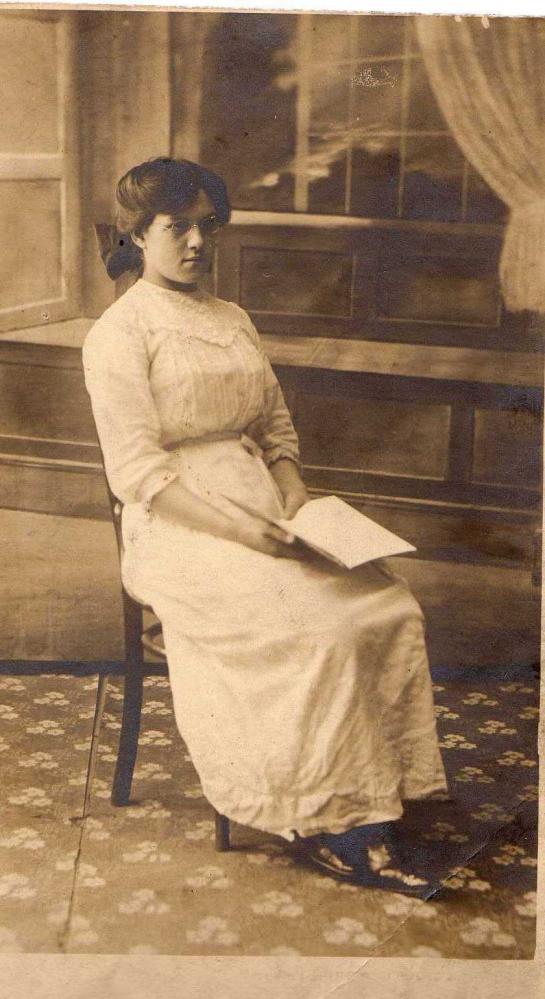 Unknown lady Unknown lady