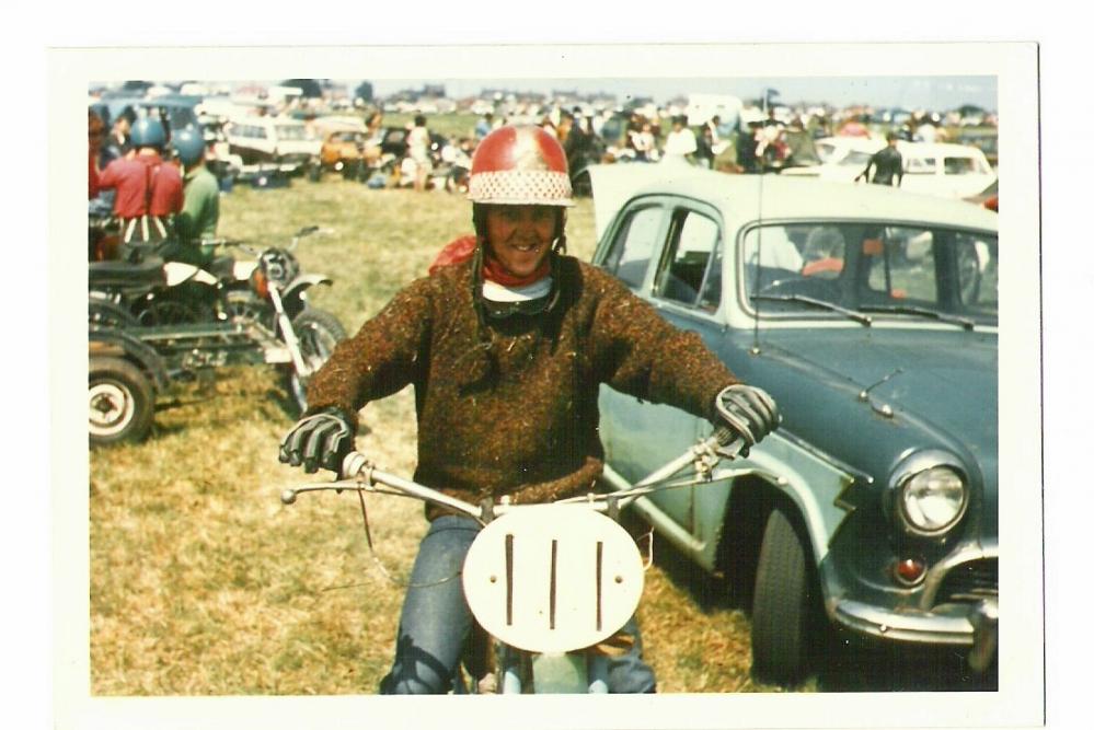 Me grass tracking 1970 Me grass tracking 1970