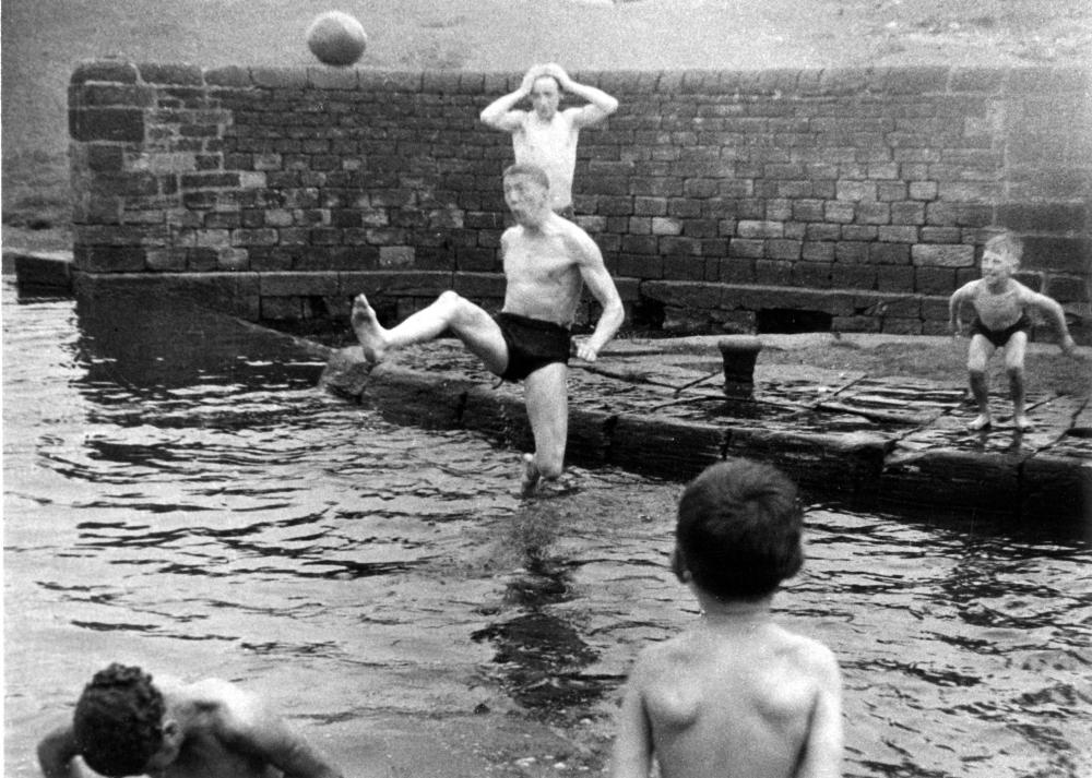 Aquatic football