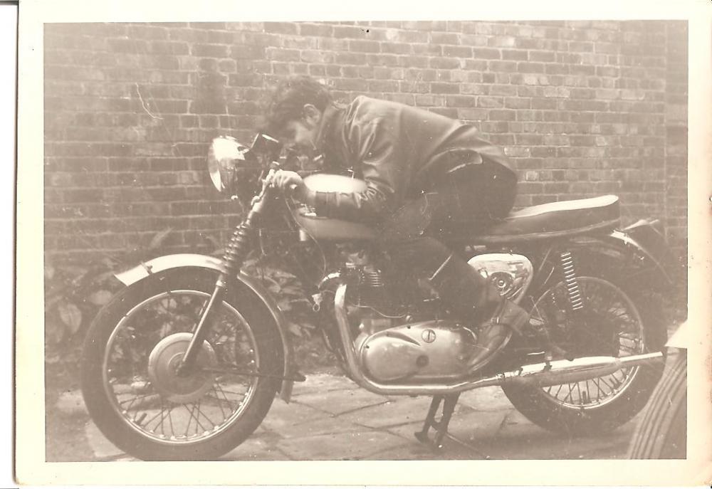 Dave Hurst (Husy) On1961 Triumph Bonnivill