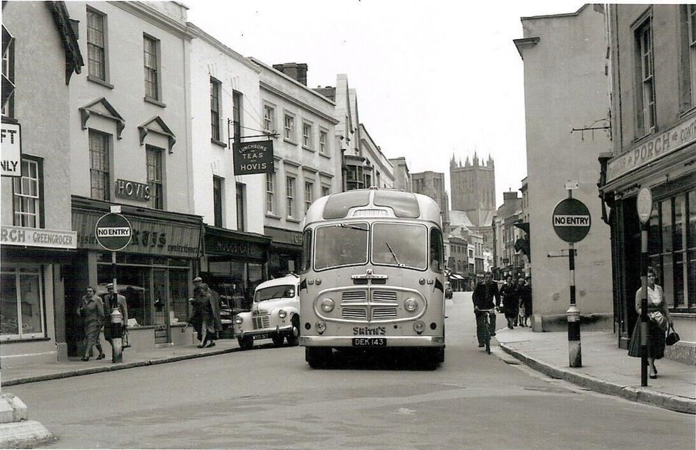 SMITHS TOURS COACH DEK 143