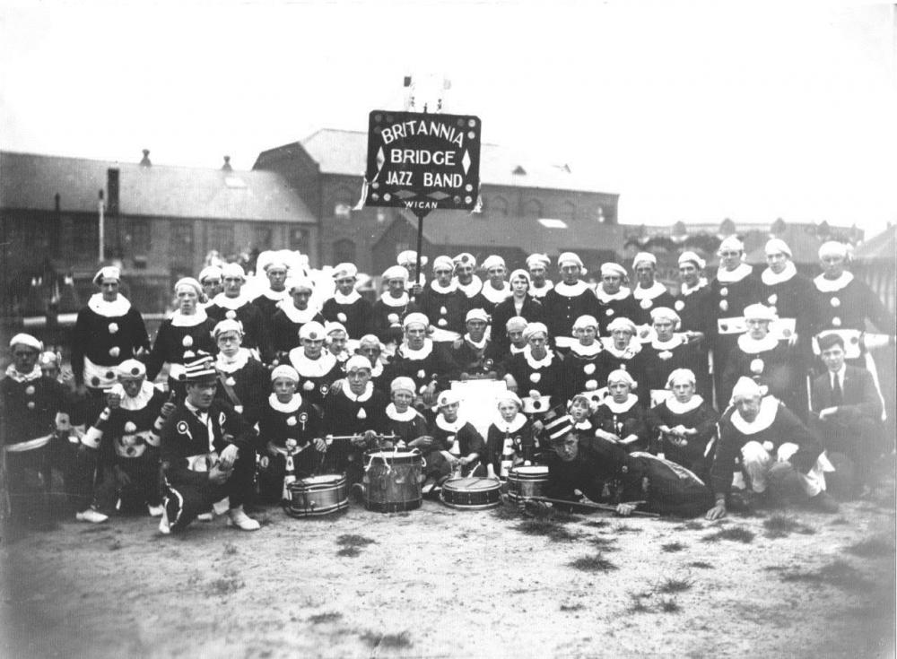Britannia bridge Jazz band (2) Britannia bridge Jazz band (2)