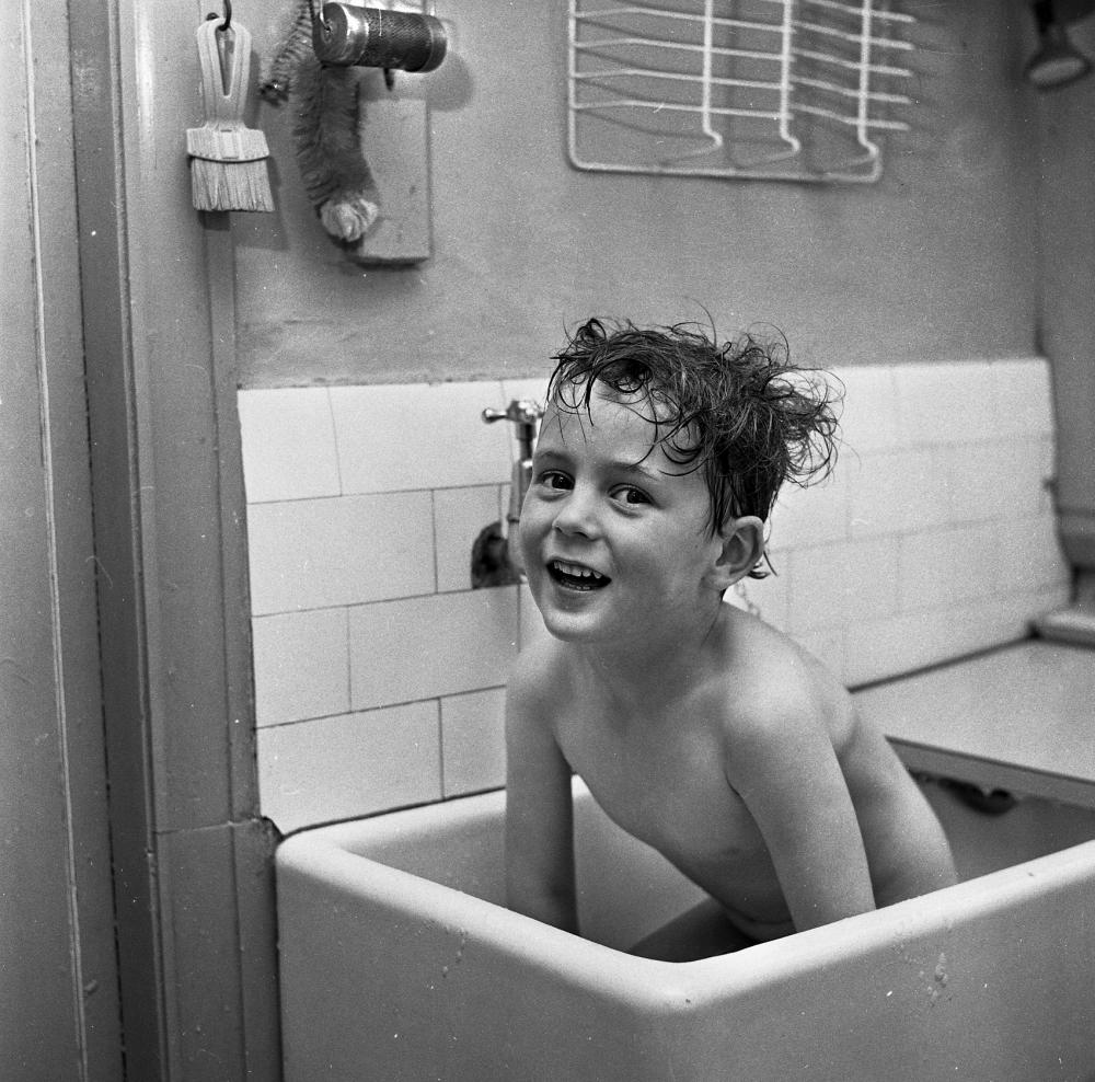 KITCHEN SINK BATH