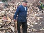 Fred getting wood for the fire (106K)