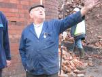 Fred explains how the chimney will fall (87K)
