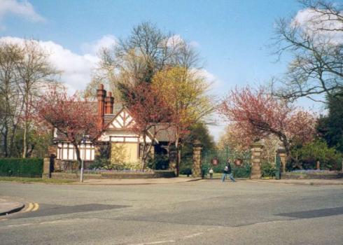 Mesnes Park gates and lodge