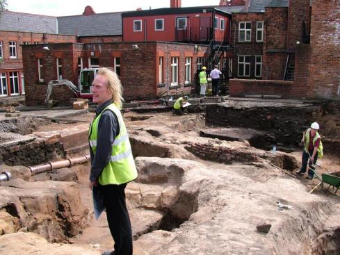 Ian Miller explains the excavation Ian Miller explains the excavation