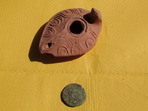 Replica pottery item and a Roman coin found in the dig Replica pottery item and a Roman coin found in the dig