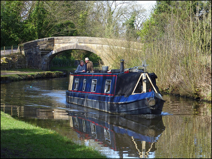 Narrow boat