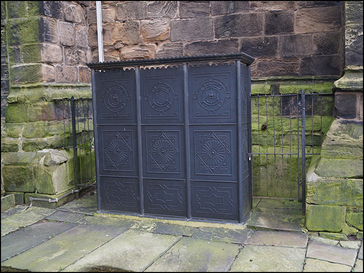 Cast iron urinal