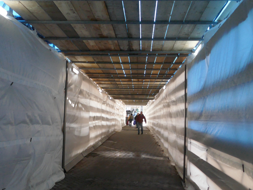 Poly tunnel Walk