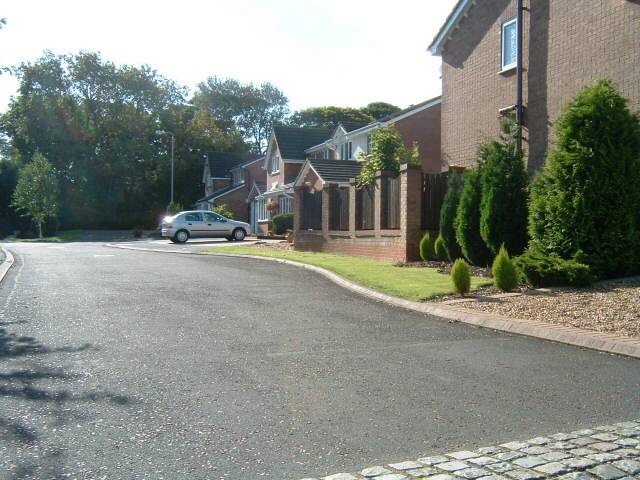 Deben Close, Standish