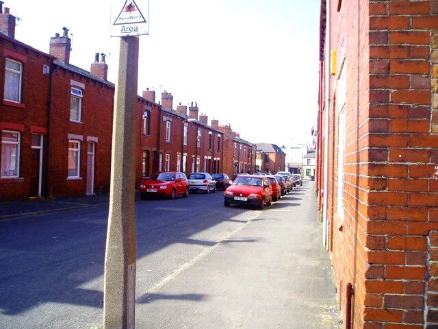 First Avenue, Hindley