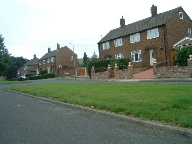 Larkhill Avenue, Standish