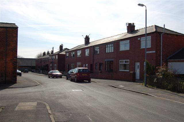 Lynwood Terrace, Hindley