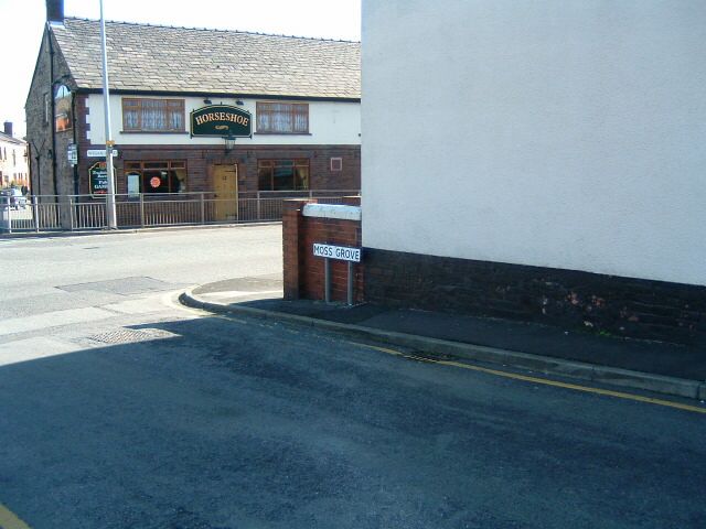 Moss Grove, Standish