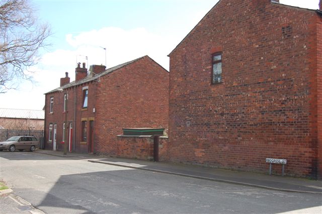 Progress Street, Hindley