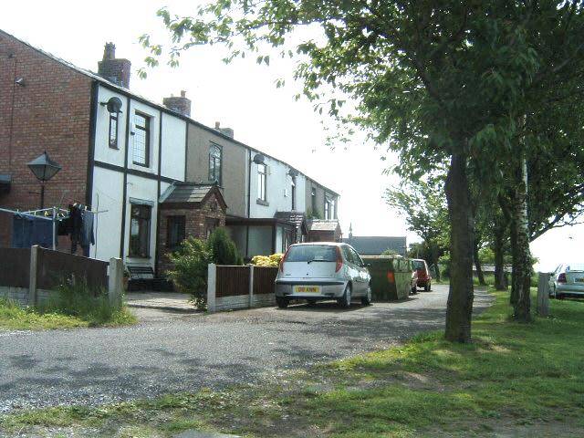 Simm's Square, Aspull