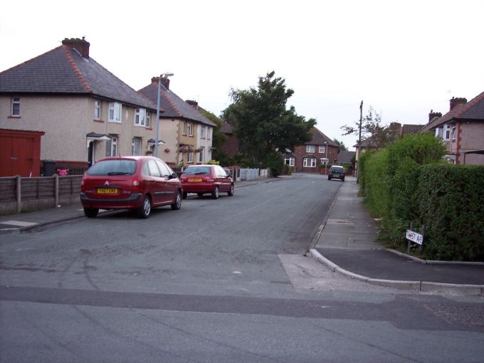 Twist Avenue, Golborne