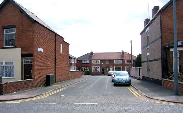 Fairfield Avenue, Platt Bridge