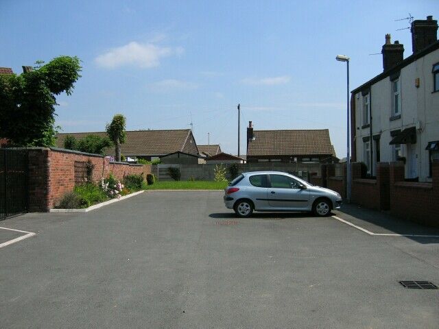 Willow Street, Abram