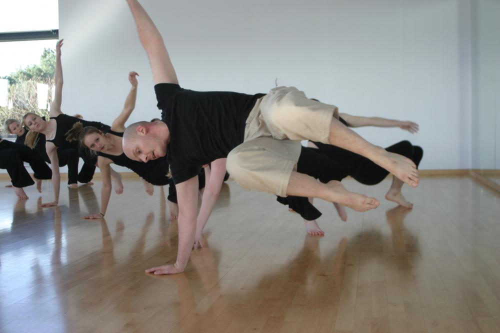 Mark Edward & Company Dance Theatre teaching contemporary dance techniques and company repertoire